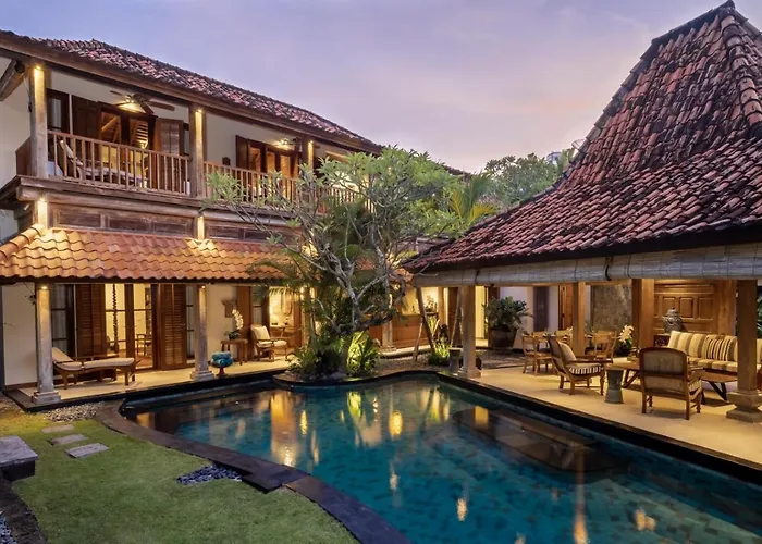 Oost Indies - Luxury Heritage Joglo, Prime Seminyak, Fully Staffed *