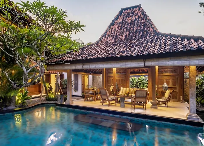 Oost Indies - Luxury Heritage Joglo, Prime Seminyak, Fully Staffed * スミニャック