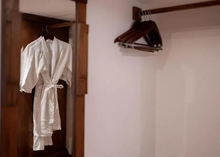 Oost Indies - Luxury Heritage Joglo, Prime Seminyak, Fully Staffed * スミニャック