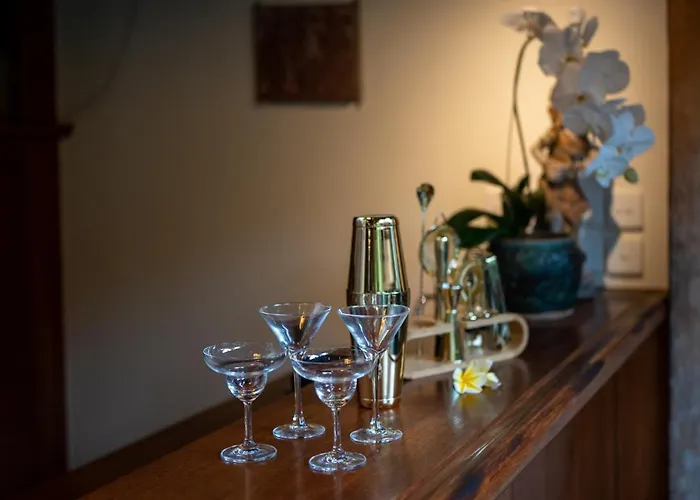 Oost Indies - Luxury Heritage Joglo, Prime Seminyak, Fully Staffed * スミニャック