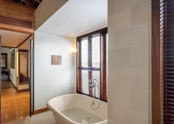 Oost Indies - Luxury Heritage Joglo, Prime Seminyak, Fully Staffed ヴィラ