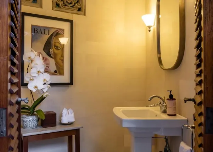 ヴィラ Oost Indies - Luxury Heritage Joglo, Prime Seminyak, Fully Staffed *