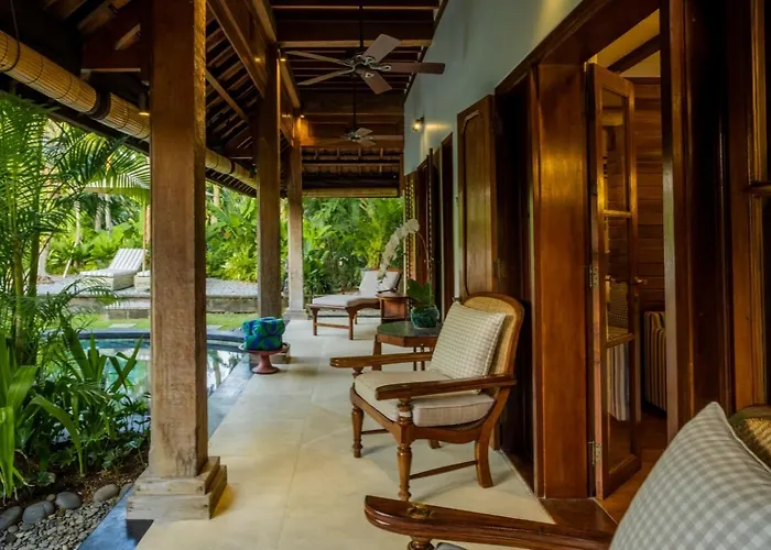 Oost Indies - Luxury Heritage Joglo, Prime Seminyak, Fully Staffed ヴィラ