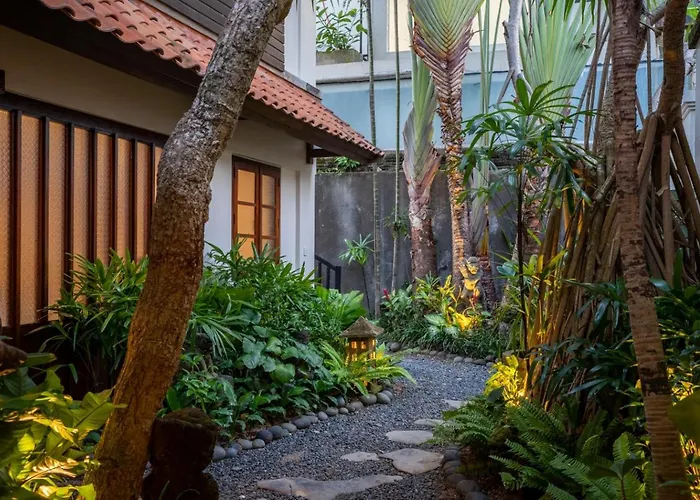 Oost Indies - Luxury Heritage Joglo, Prime Seminyak, Fully Staffed スミニャック