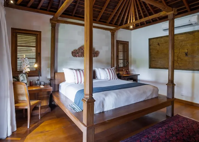 Oost Indies - Luxury Heritage Joglo, Prime Seminyak, Fully Staffed スミニャック