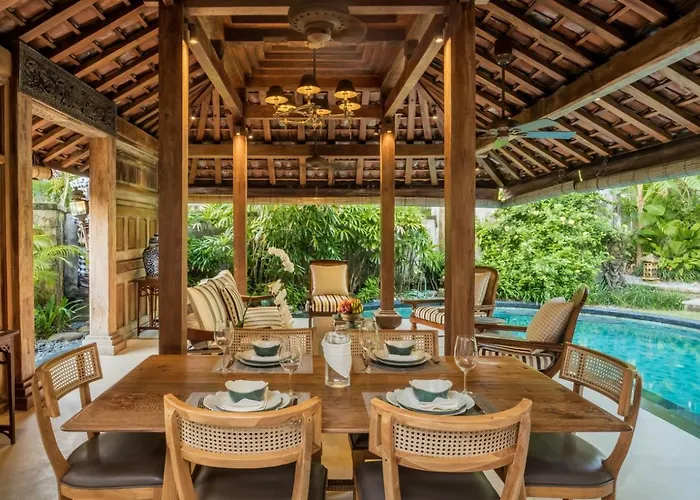 Oost Indies - Luxury Heritage Joglo, Prime Seminyak, Fully Staffed スミニャック