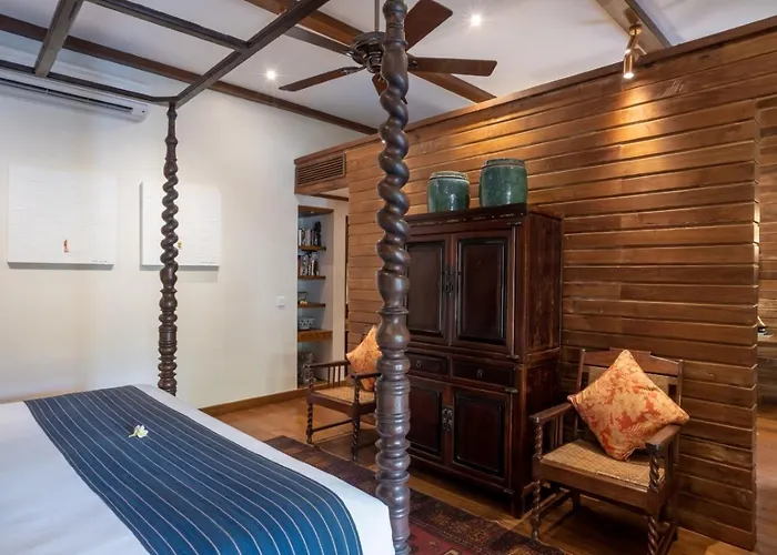 Oost Indies - Luxury Heritage Joglo, Prime Seminyak, Fully Staffed
