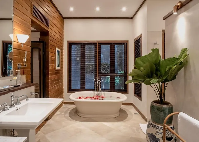 Oost Indies - Luxury Heritage Joglo, Prime Seminyak, Fully Staffed ヴィラ