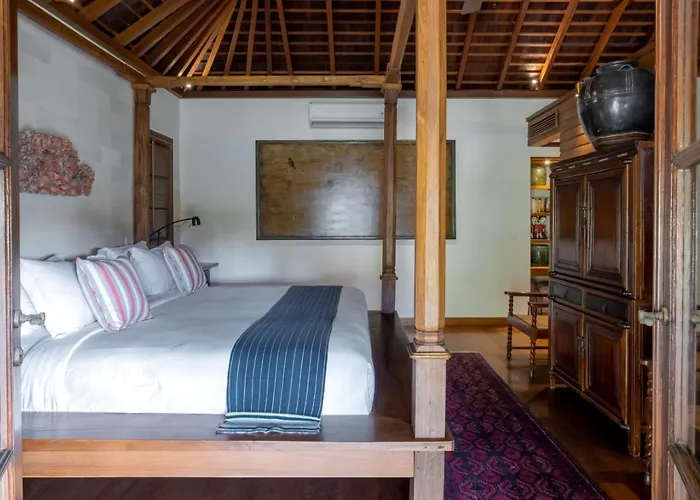 Oost Indies - Luxury Heritage Joglo, Prime Seminyak, Fully Staffed ヴィラ スミニャック