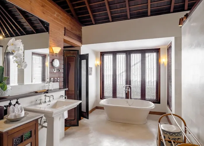 ヴィラ Oost Indies - Luxury Heritage Joglo, Prime Seminyak, Fully Staffed スミニャック
