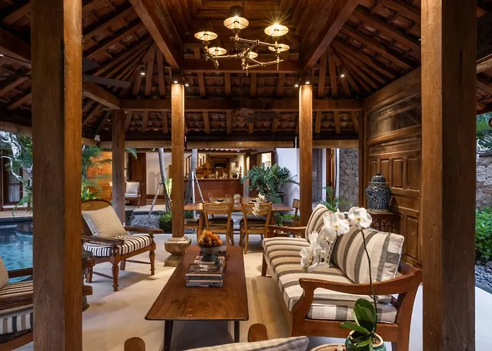 ヴィラ Oost Indies - Luxury Heritage Joglo, Prime Seminyak, Fully Staffed
