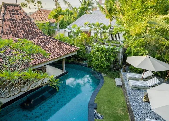 Oost Indies - Luxury Heritage Joglo, Prime Seminyak, Fully Staffed スミニャック